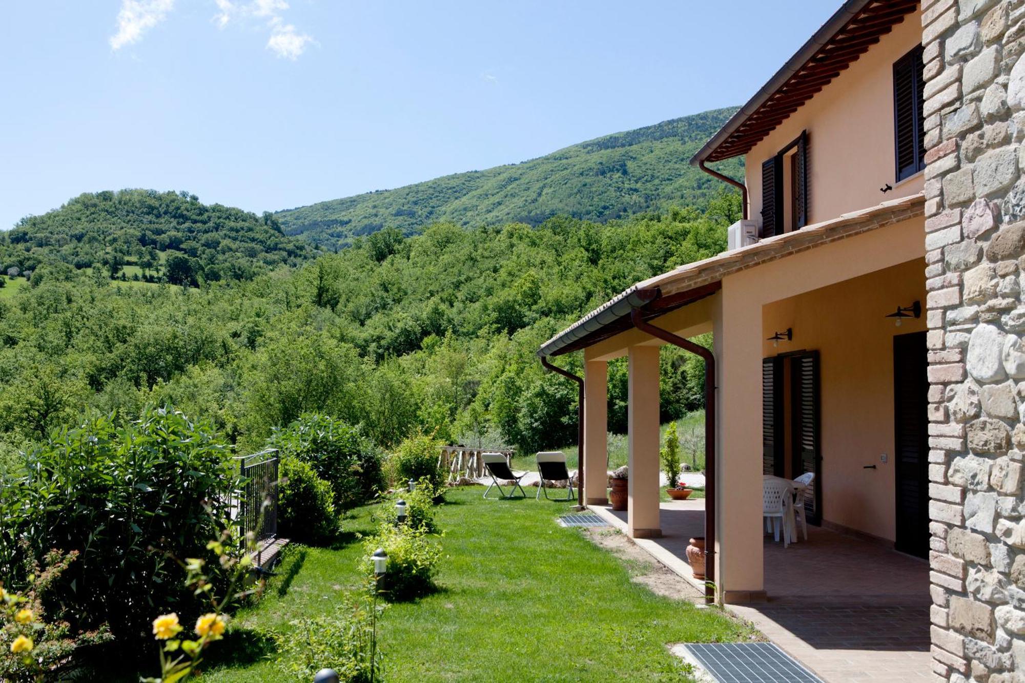 Вилла Relais Parco Del Subasio Пьяно-делле-Пьеве Экстерьер фото