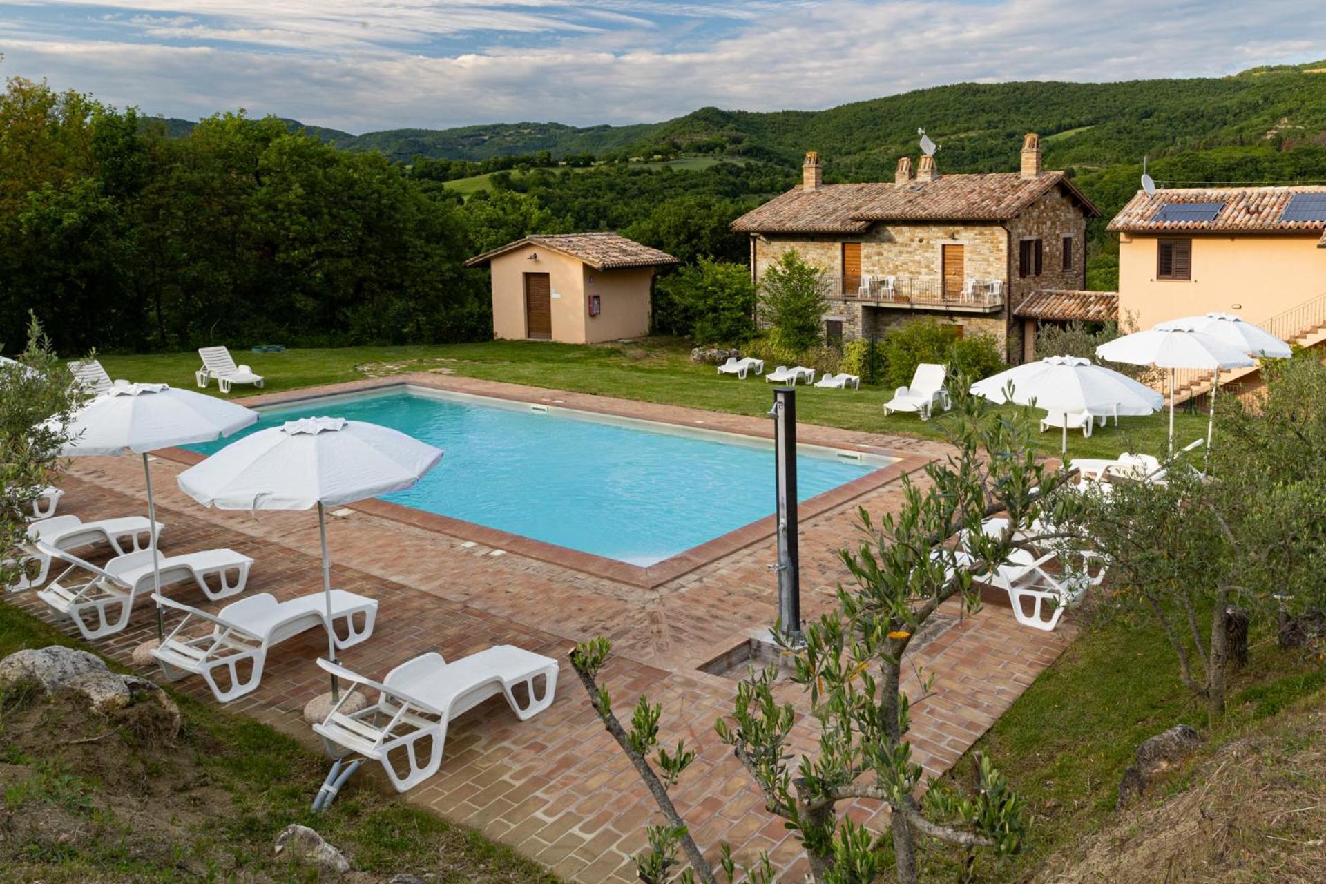 Вилла Relais Parco Del Subasio Пьяно-делле-Пьеве Экстерьер фото