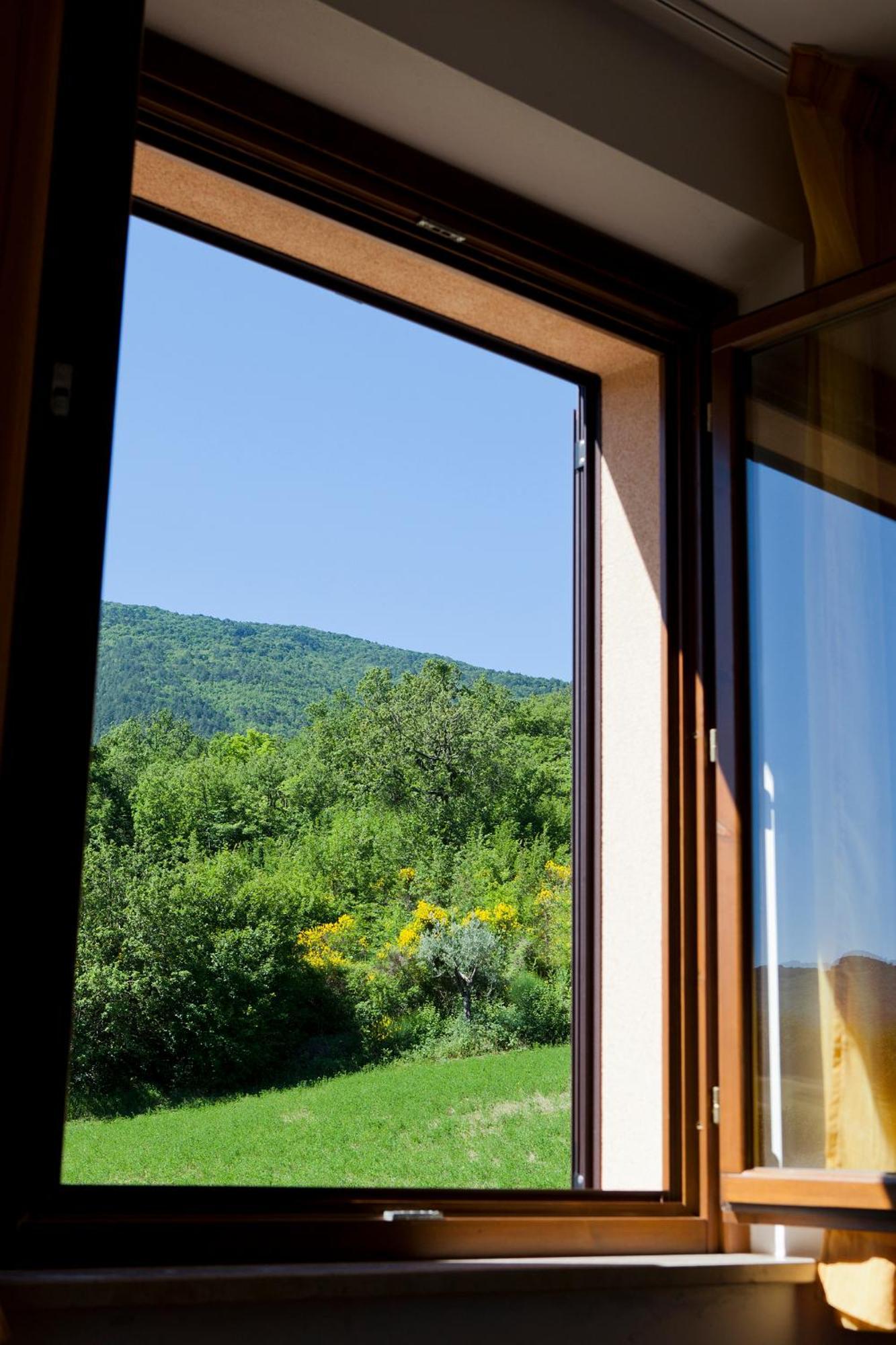Вилла Relais Parco Del Subasio Пьяно-делле-Пьеве Экстерьер фото