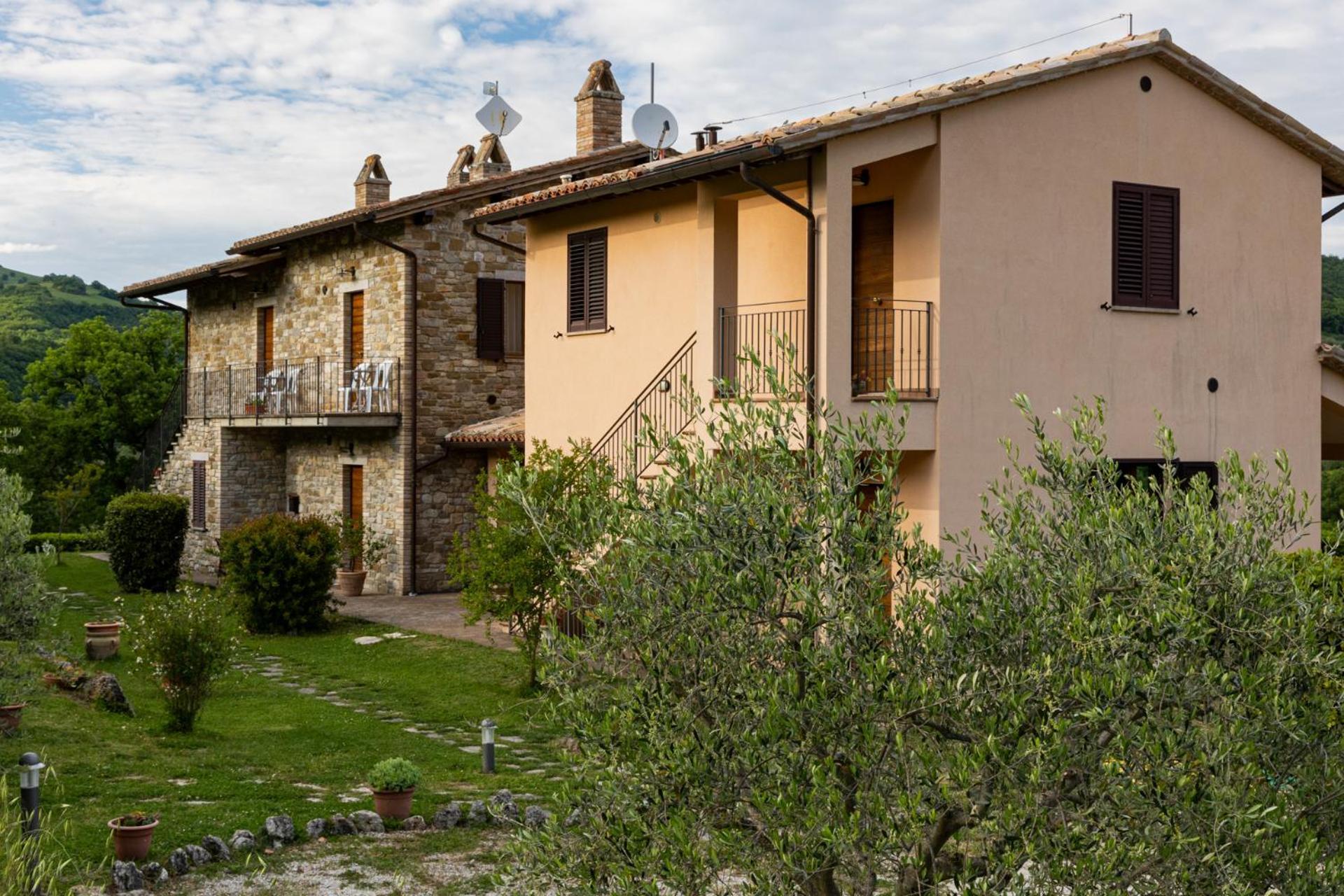 Вилла Relais Parco Del Subasio Пьяно-делле-Пьеве Экстерьер фото