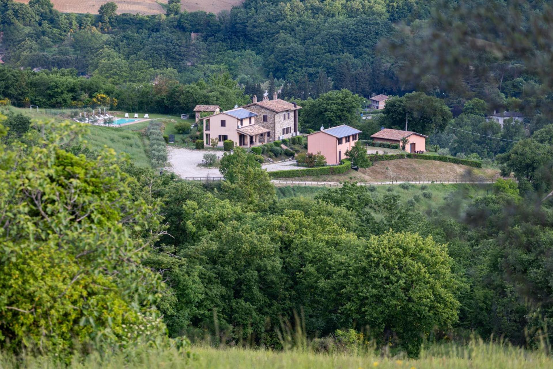 Вилла Relais Parco Del Subasio Пьяно-делле-Пьеве Экстерьер фото