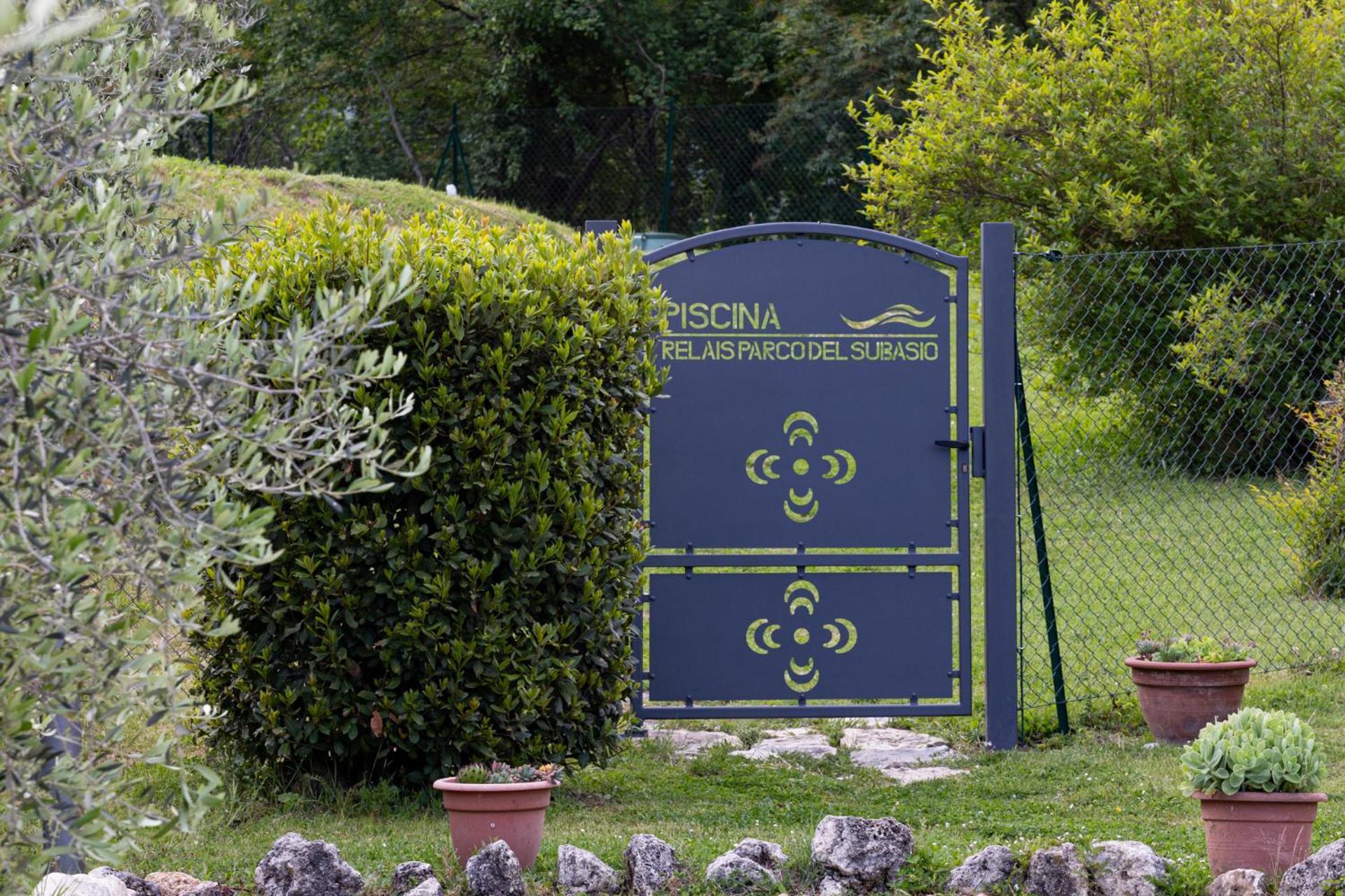 Вилла Relais Parco Del Subasio Пьяно-делле-Пьеве Экстерьер фото