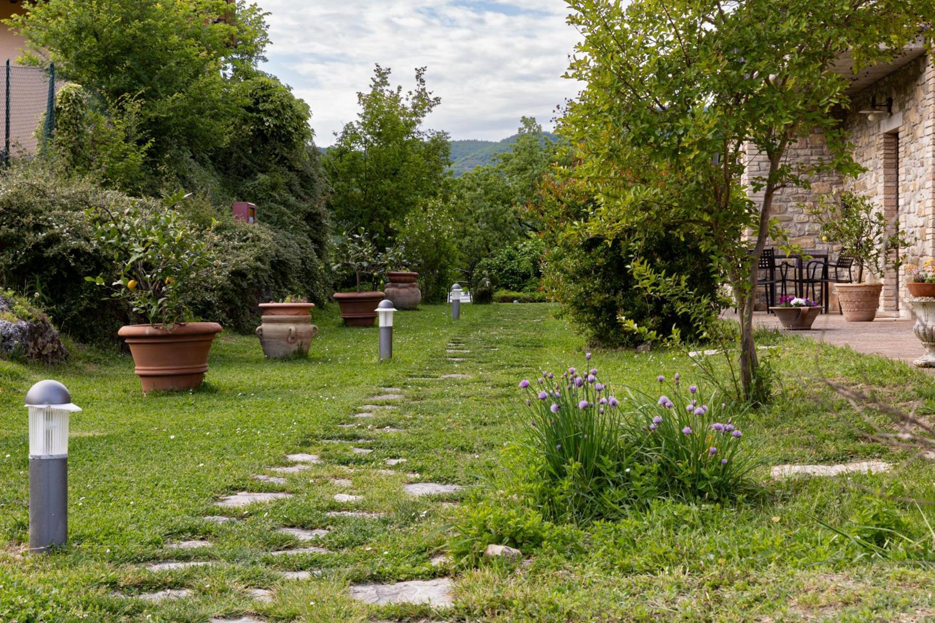 Вилла Relais Parco Del Subasio Пьяно-делле-Пьеве Экстерьер фото