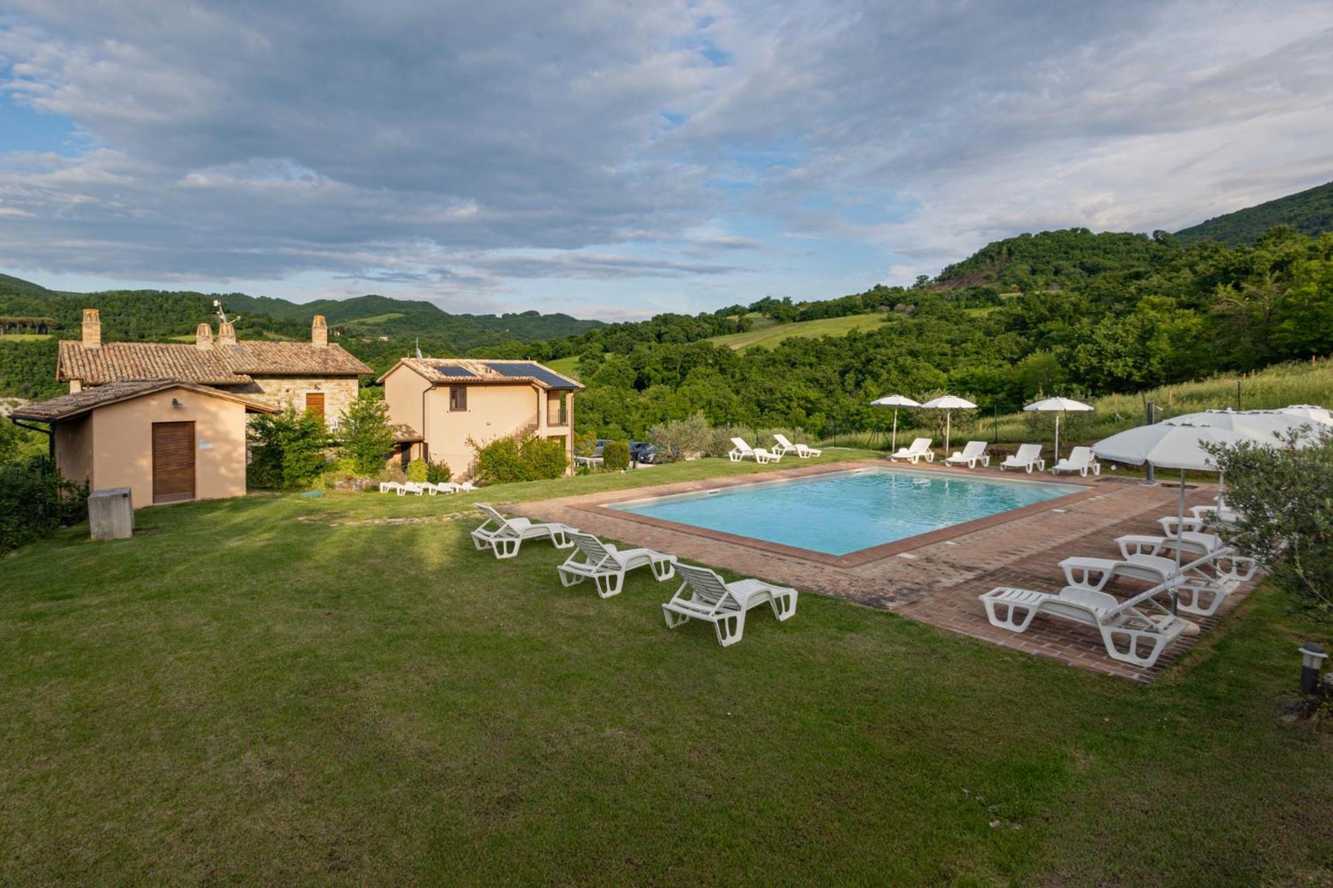 Вилла Relais Parco Del Subasio Пьяно-делле-Пьеве Экстерьер фото