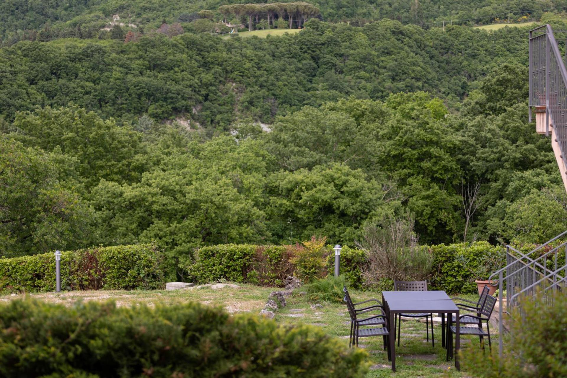 Вилла Relais Parco Del Subasio Пьяно-делле-Пьеве Экстерьер фото